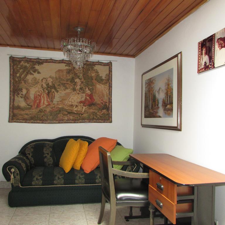 Casa De Huespedes Shalom Victoria Bogotá Exterior foto